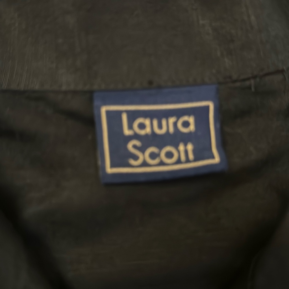Laura Scott sleeveless blouse with embroidered details - Picture 8 of 8